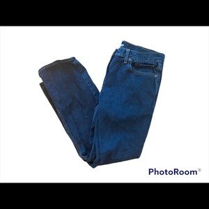 Mens old navy jeans. Excellent condition, no rips, holes or frayed seems.